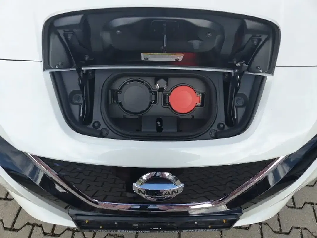 Nissan Leaf - Thumbnail 11
