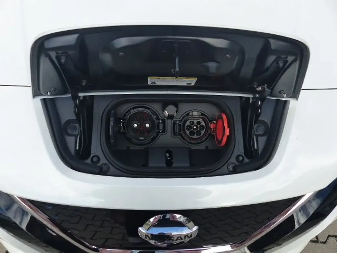 Nissan Leaf - Thumbnail 12