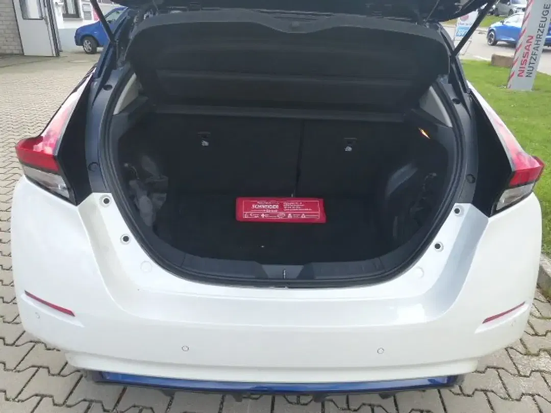 Nissan Leaf - Thumbnail 13