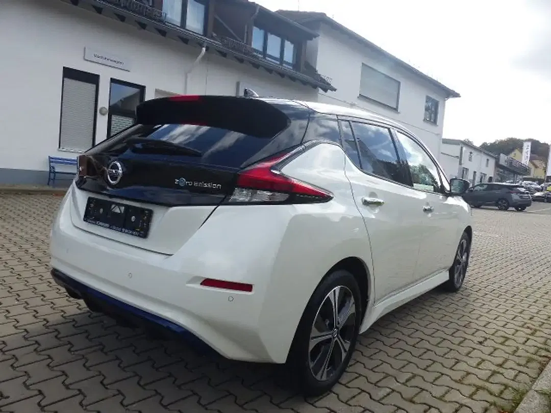 Nissan Leaf - Thumbnail 6