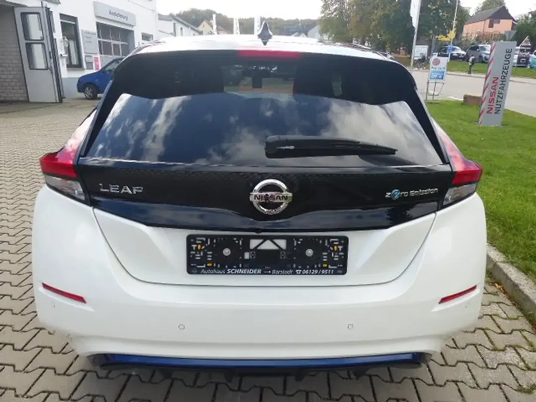 Nissan Leaf - Thumbnail 7
