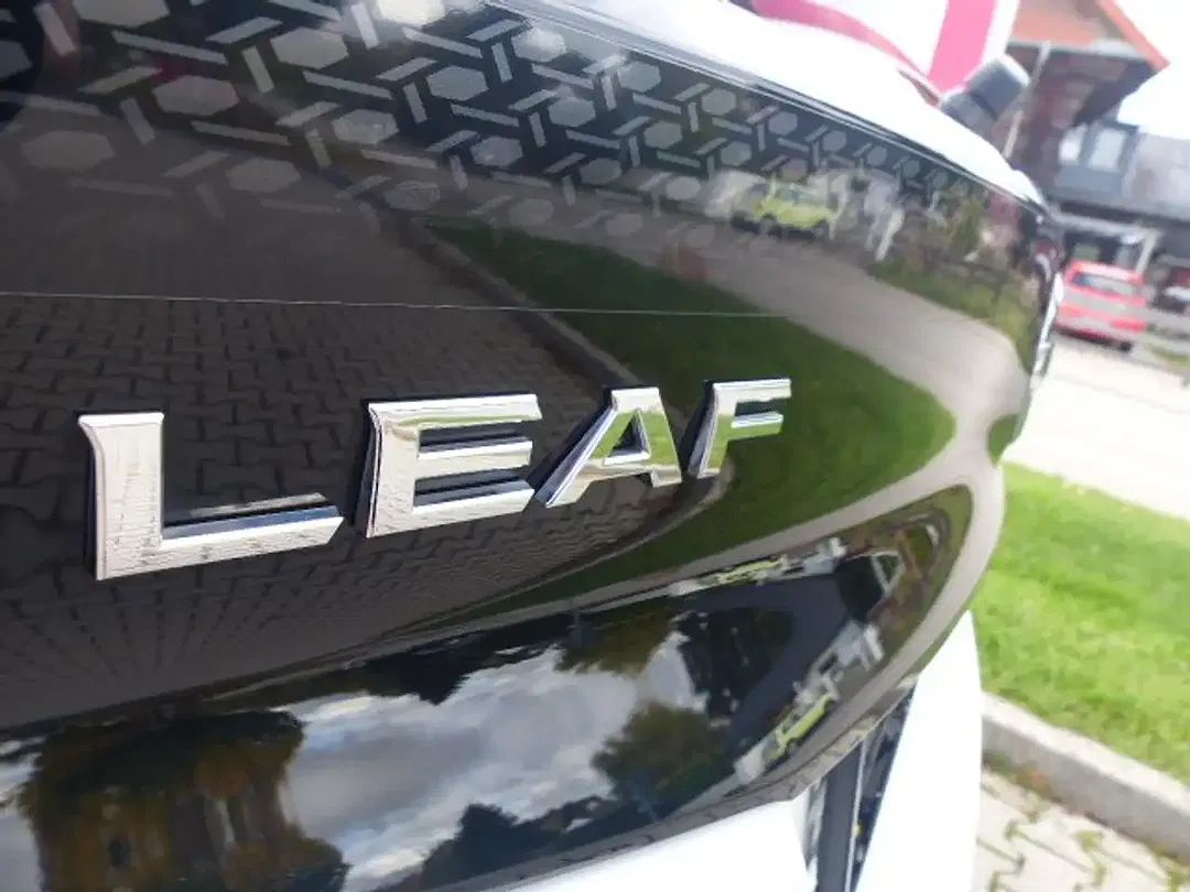 Nissan Leaf - Thumbnail 8