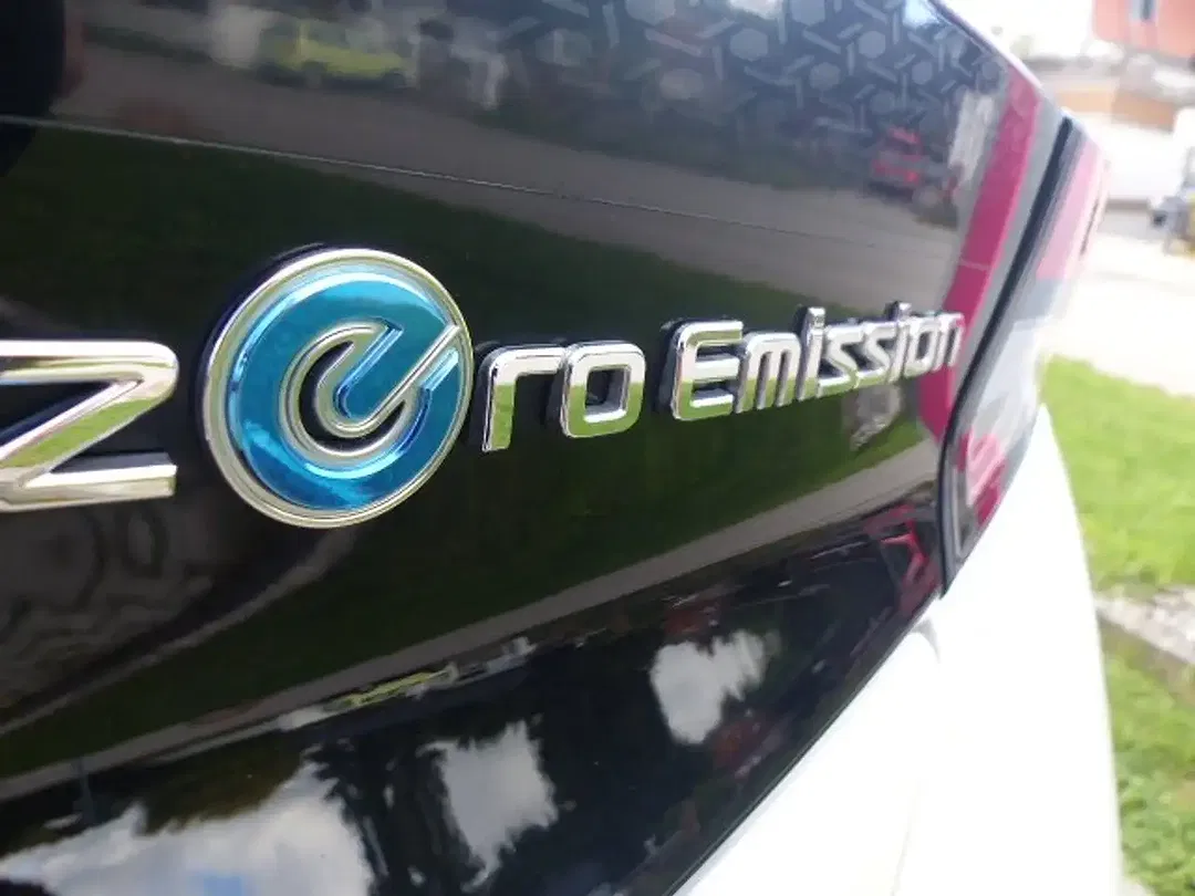 Nissan Leaf - Thumbnail 9