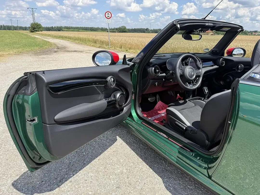 MINI John Cooper Works Cabrio - Thumbnail 4