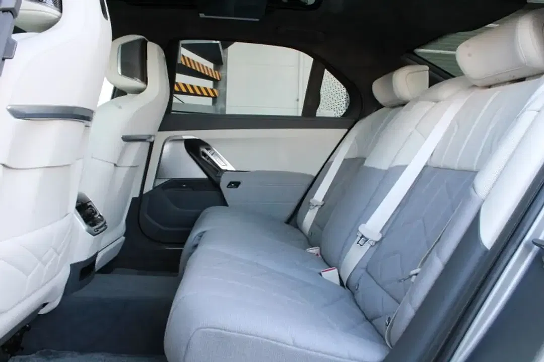 BMW 760 - Thumbnail 13