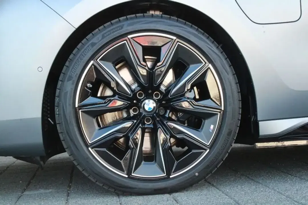 BMW 760 - Thumbnail 5