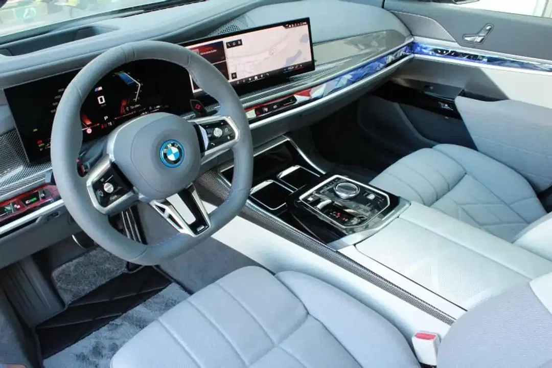 BMW 760 - Thumbnail 6