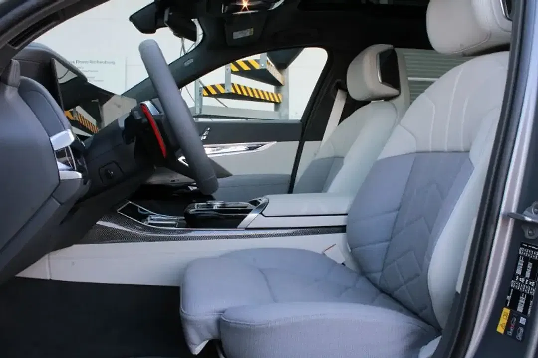 BMW 760 - Thumbnail 7