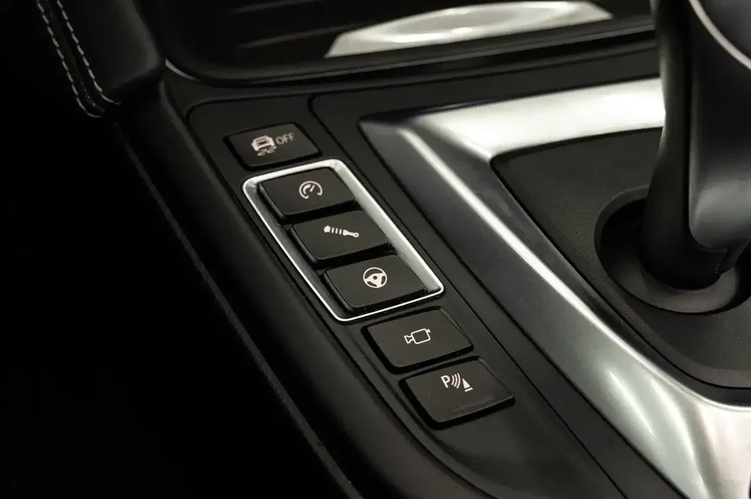 BMW M4 - Thumbnail 39