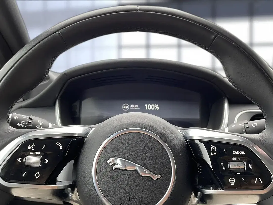 Jaguar I-Pace - Thumbnail 11