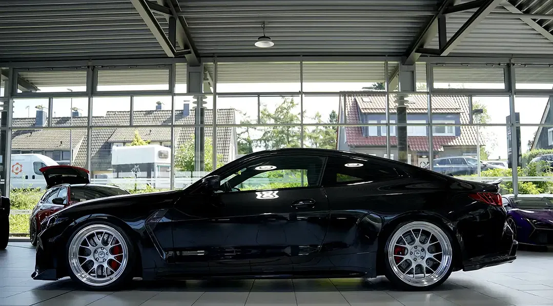 BMW M4 - Thumbnail 10