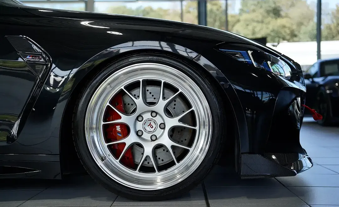 BMW M4 - Thumbnail 11