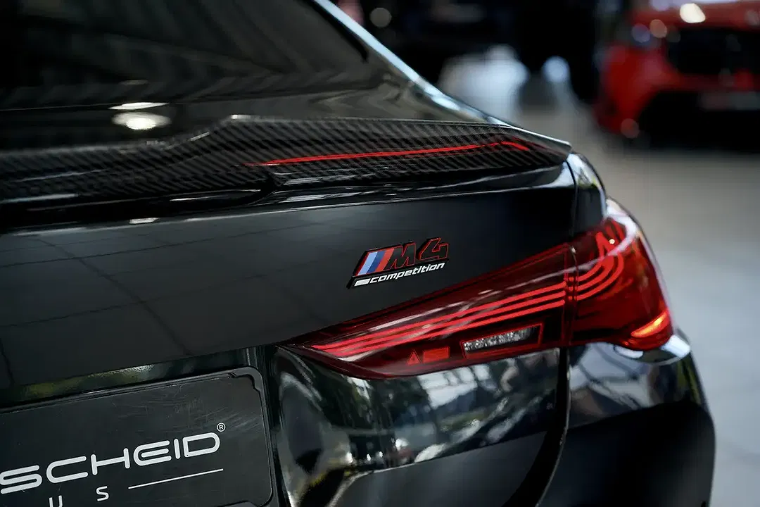 BMW M4 - Thumbnail 12
