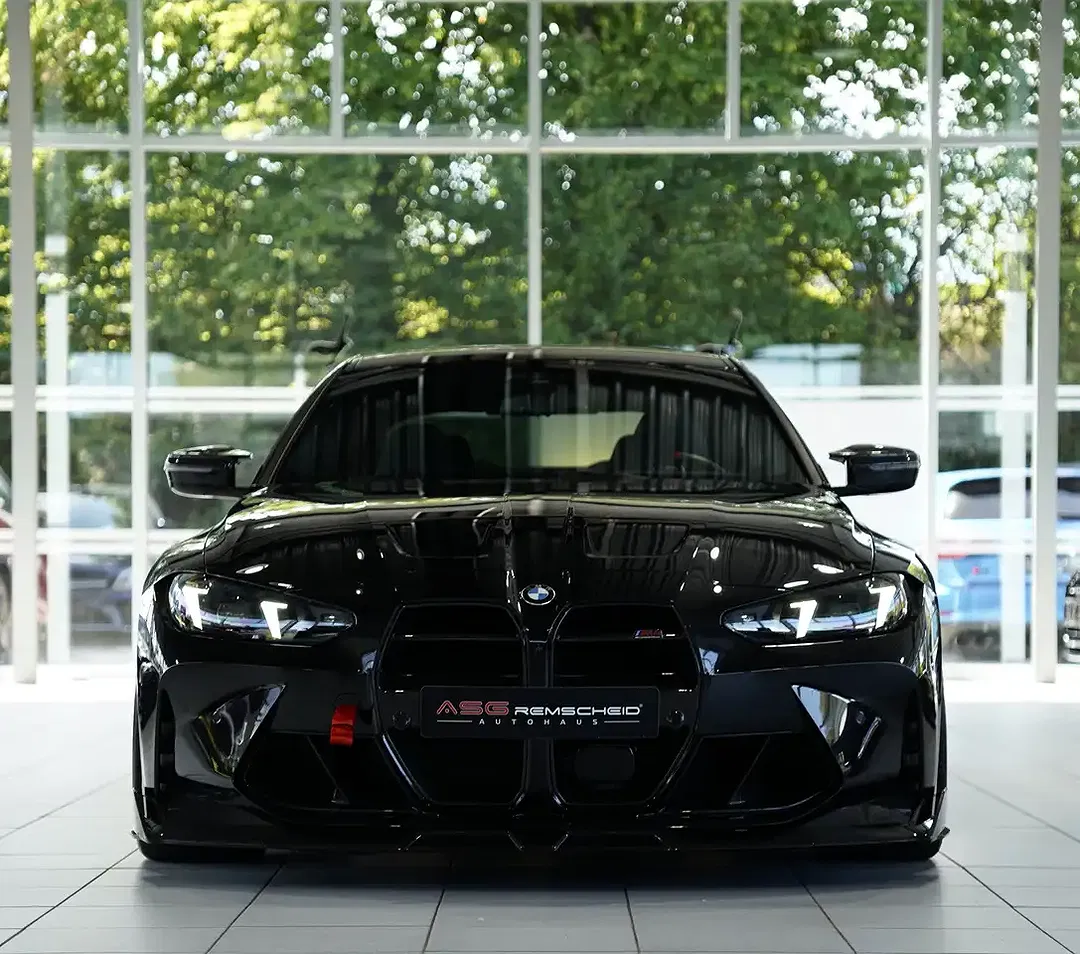 BMW M4 - Thumbnail 3