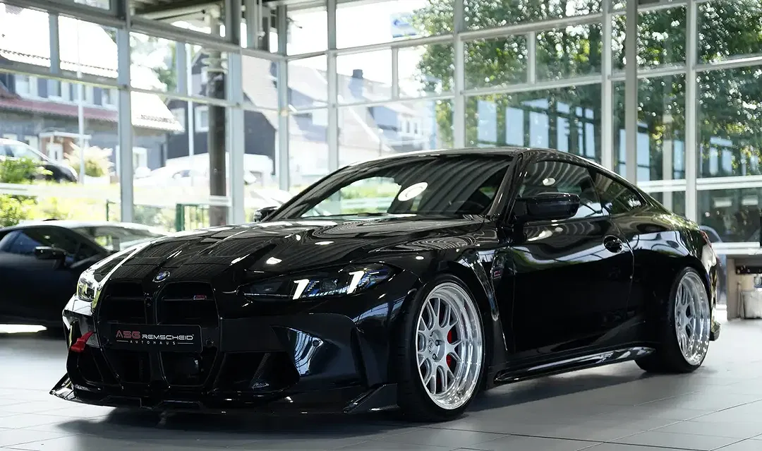 BMW M4 - Thumbnail 4