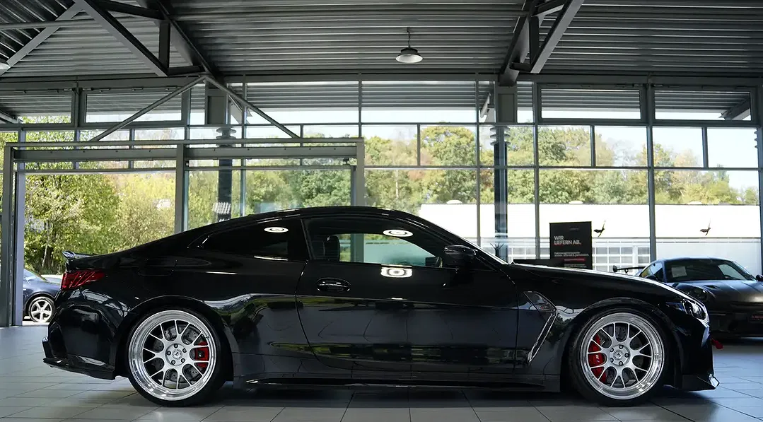 BMW M4 - Thumbnail 6