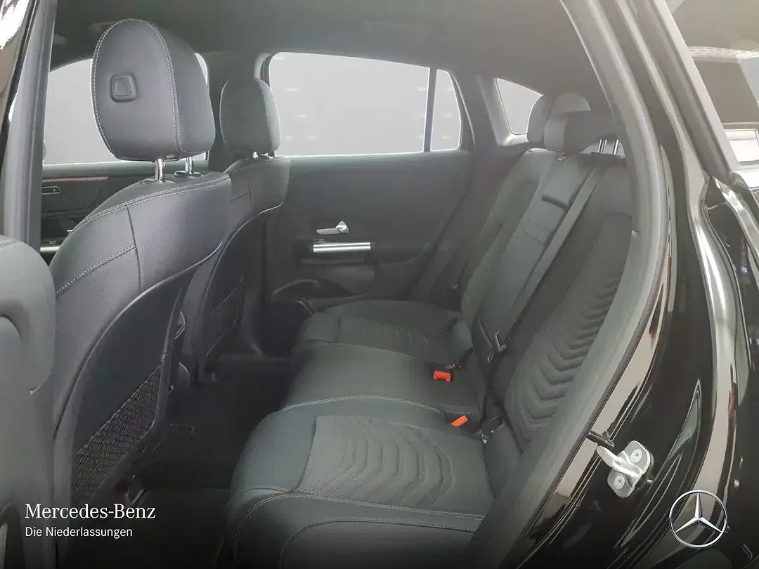 Mercedes-Benz EQA 250 - Thumbnail 11