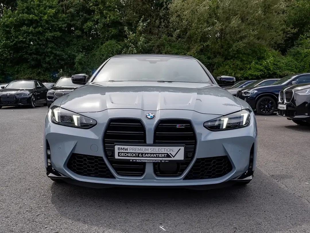 BMW M4 - Thumbnail 3