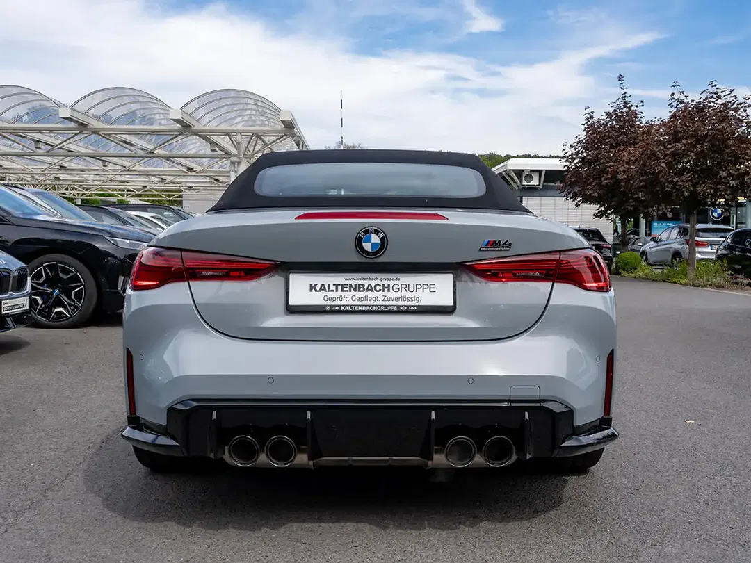 BMW M4 - Thumbnail 4