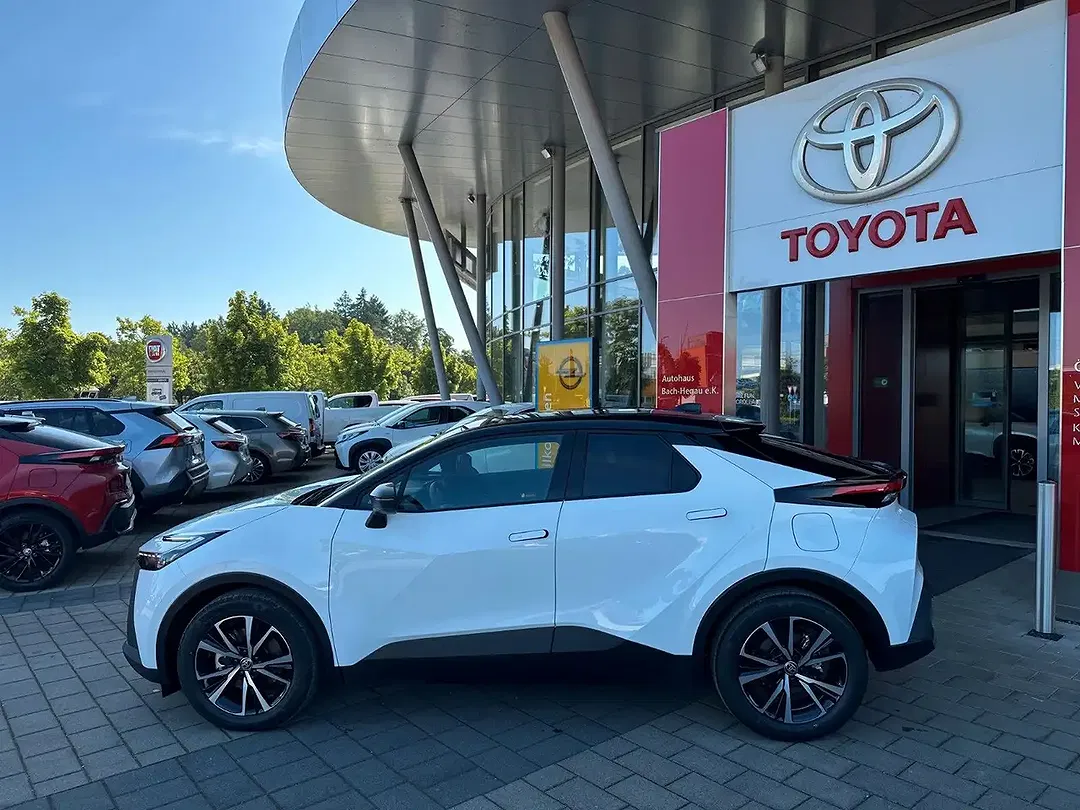 Toyota C-HR - Thumbnail 3