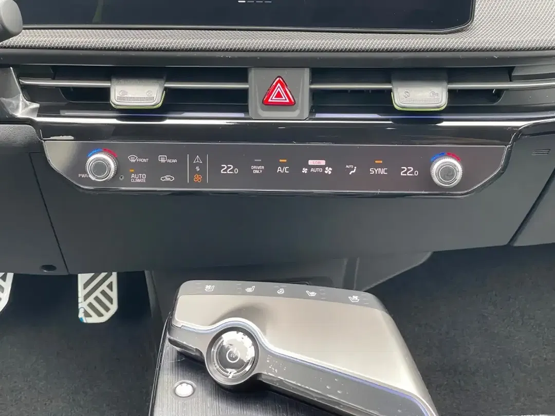 Kia EV6 - Thumbnail 12
