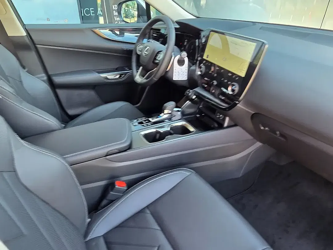 Lexus NX 450h+ - Thumbnail 10