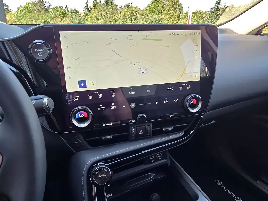 Lexus NX 450h+ - Thumbnail 13