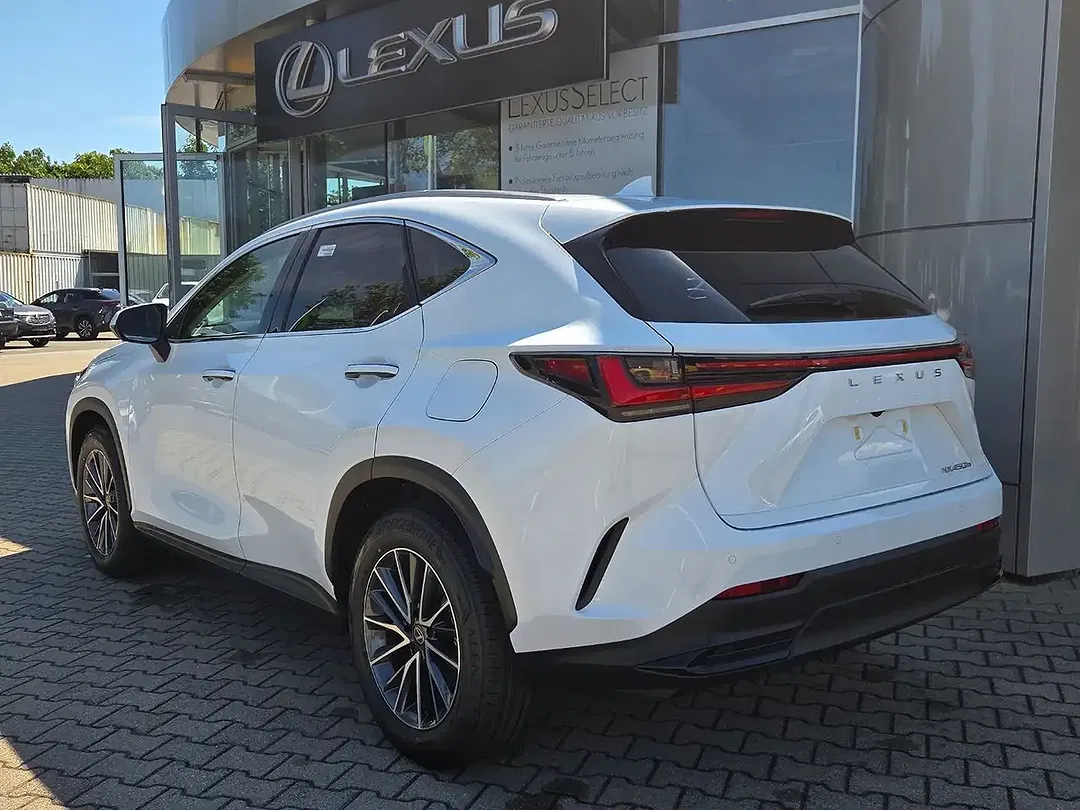Lexus NX 450h+ - Thumbnail 5