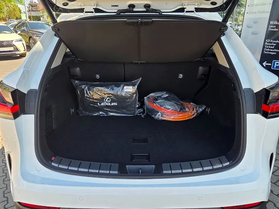 Lexus NX 450h+ - Thumbnail 6