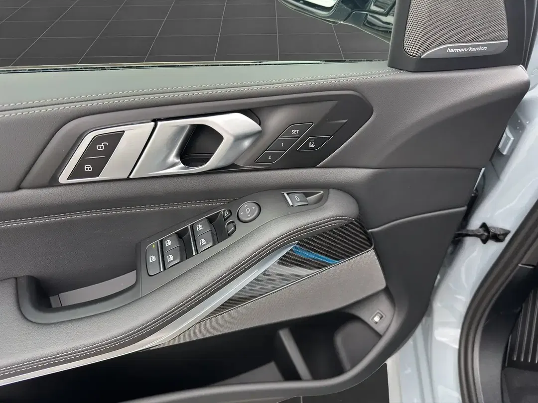 BMW X5 - Thumbnail 10