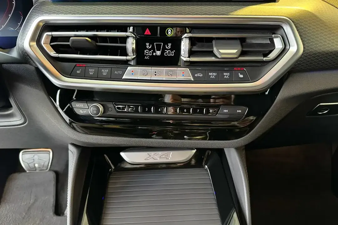 BMW X4 - Thumbnail 23