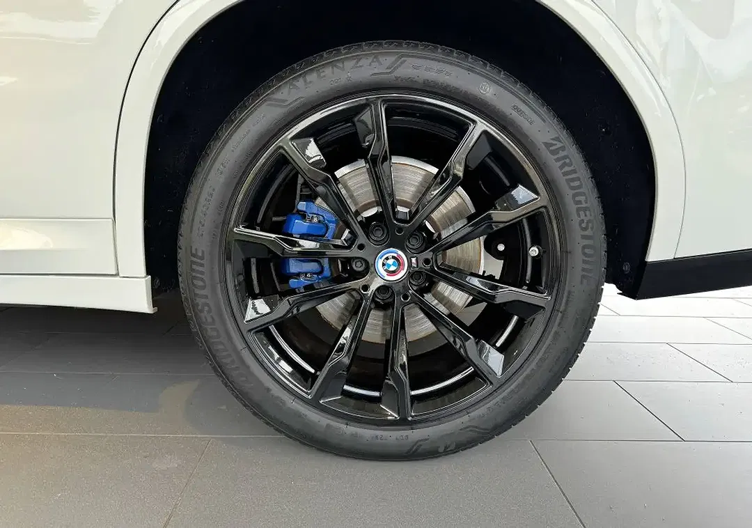 BMW X4 - Thumbnail 32