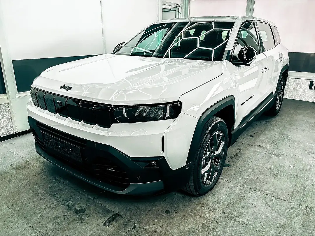 Jeep Compass - Thumbnail 1