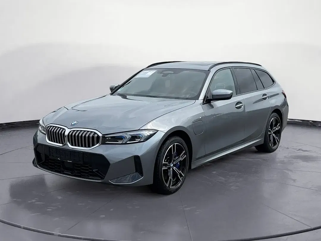 BMW 330 - Thumbnail 1