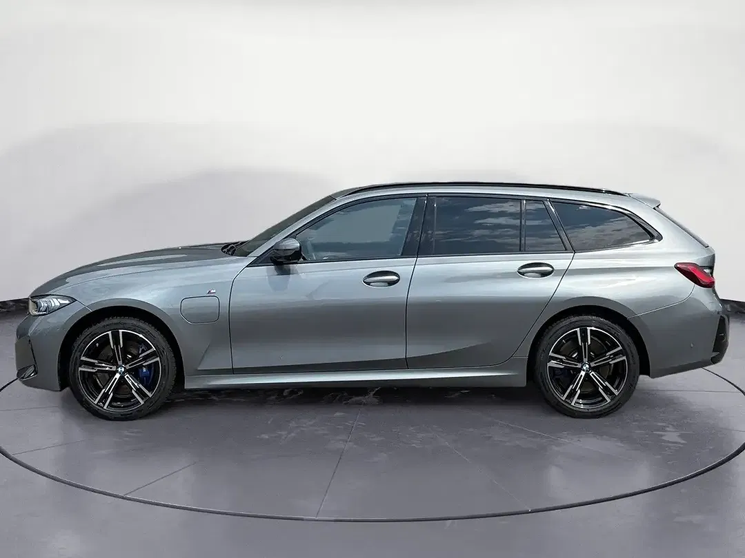 BMW 330 - Thumbnail 2