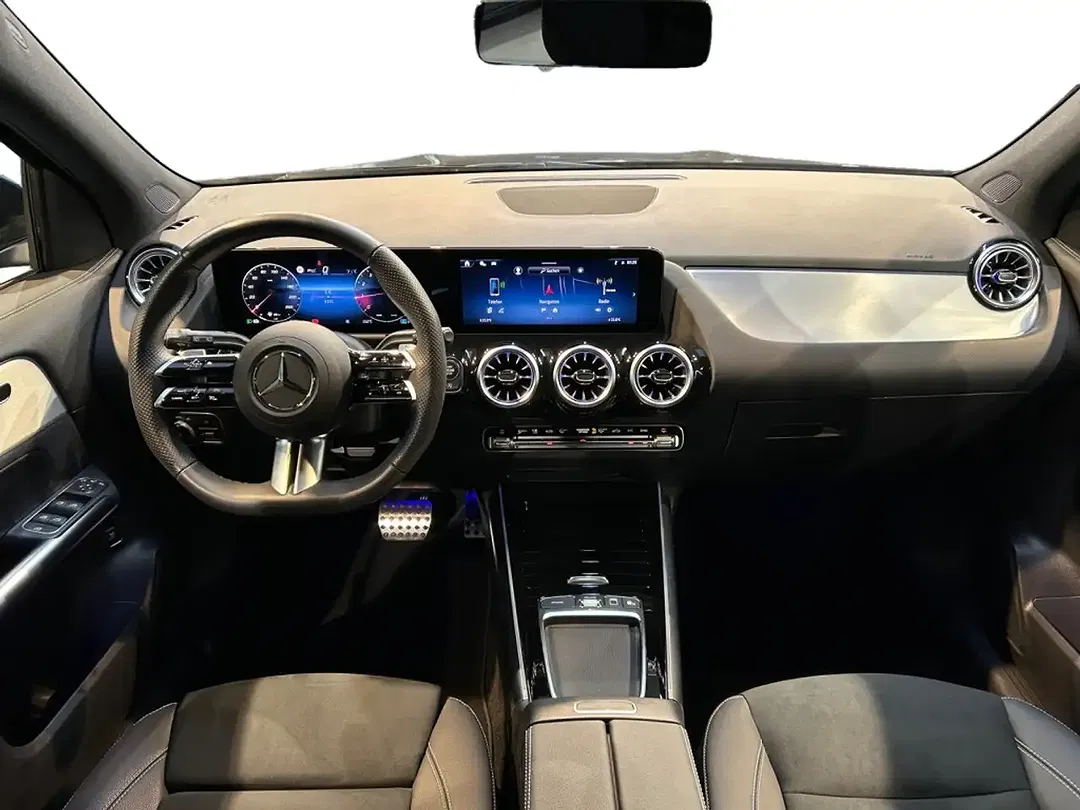Mercedes-Benz GLA 200 - Thumbnail 14
