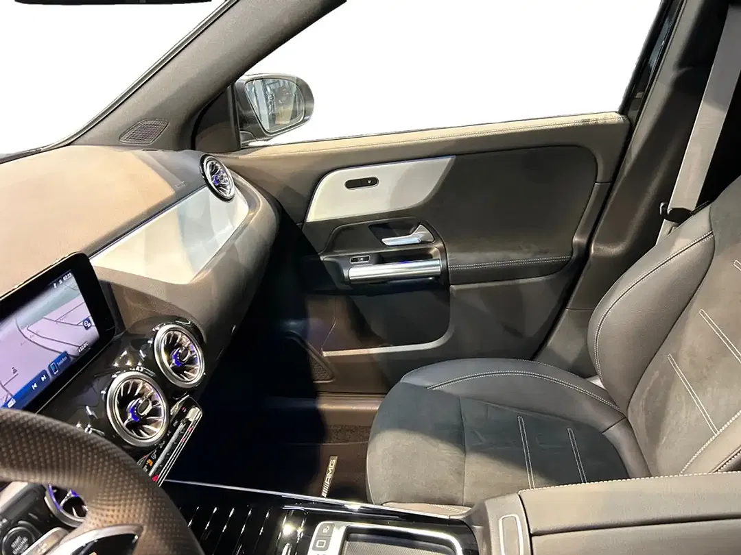 Mercedes-Benz GLA 200 - Thumbnail 4