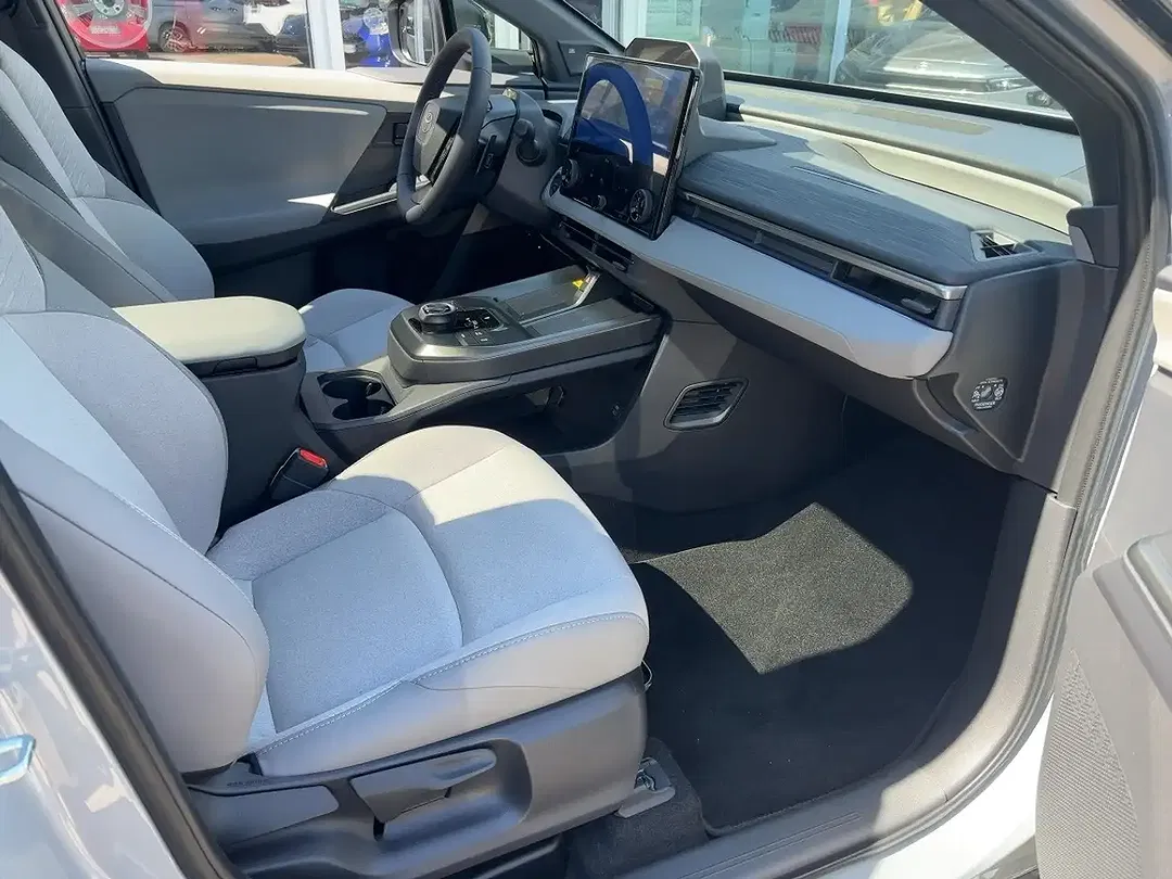 Toyota C-HR - Thumbnail 11