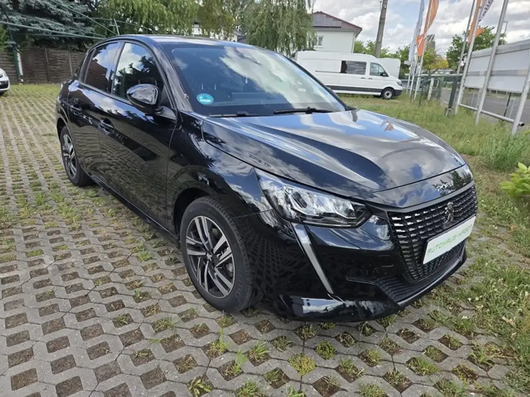 Peugeot 208 - Thumbnail 1