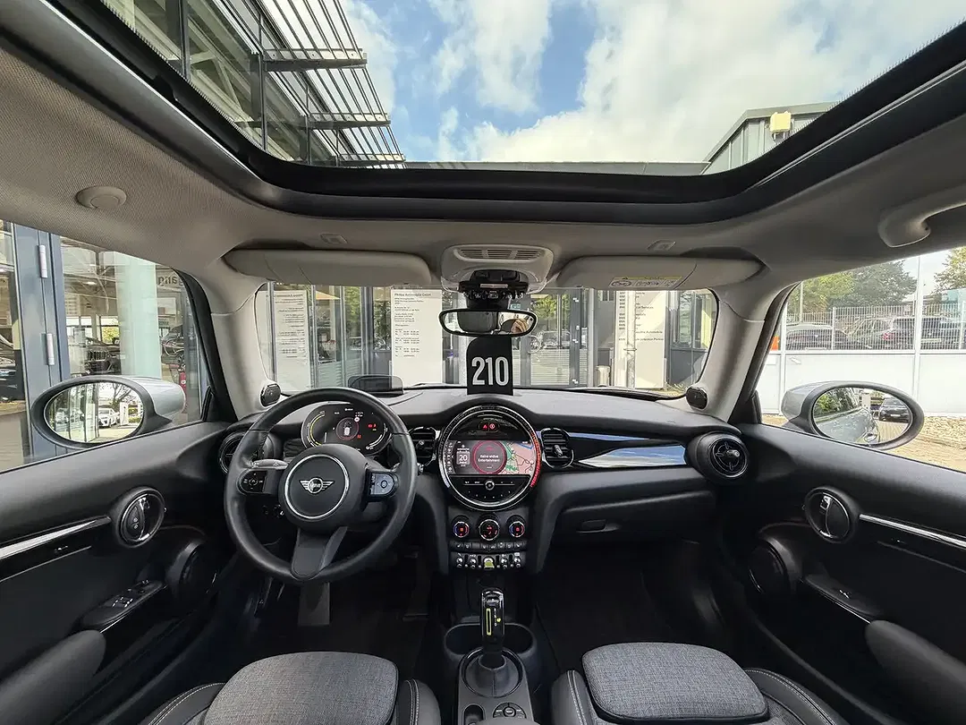 MINI Cooper SE - Thumbnail 3