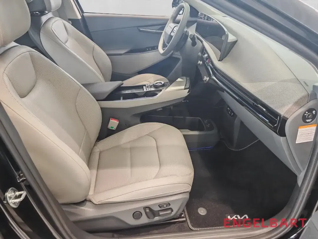 Kia EV6 - Thumbnail 11