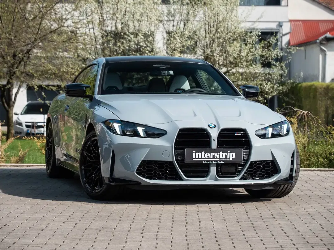 BMW M4 - Thumbnail 3