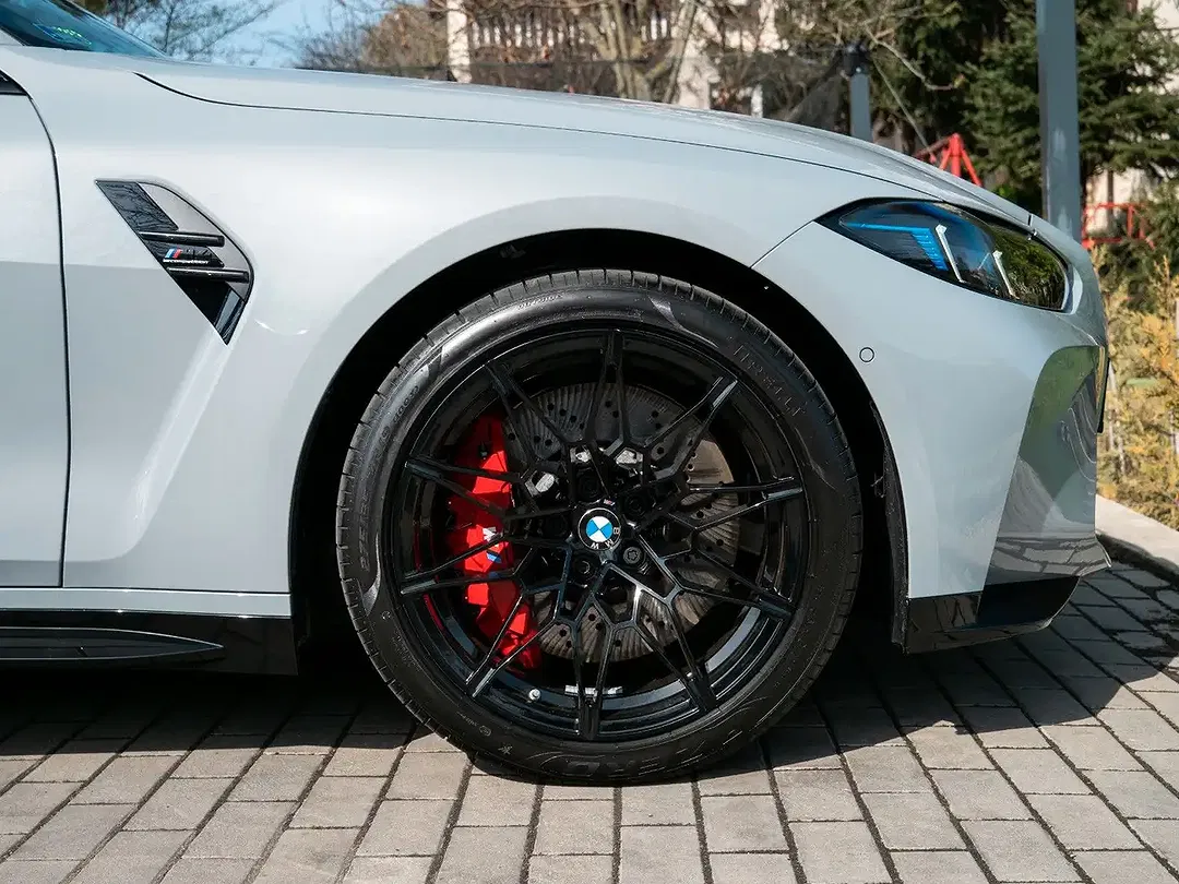BMW M4 - Thumbnail 9