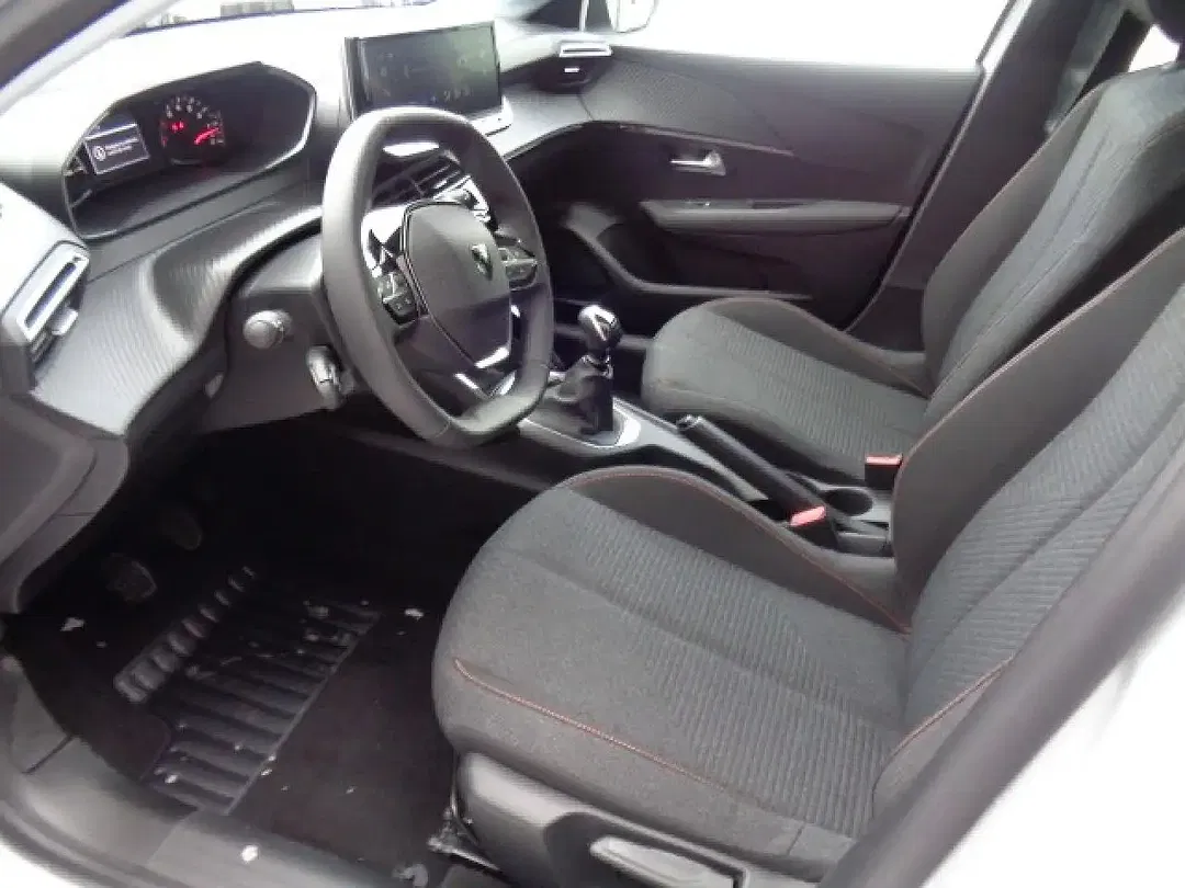 Peugeot 208 - Thumbnail 11