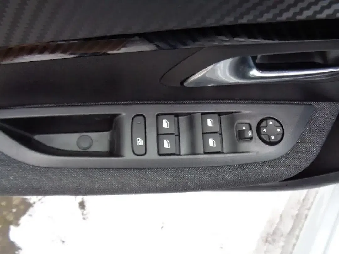 Peugeot 208 - Thumbnail 12