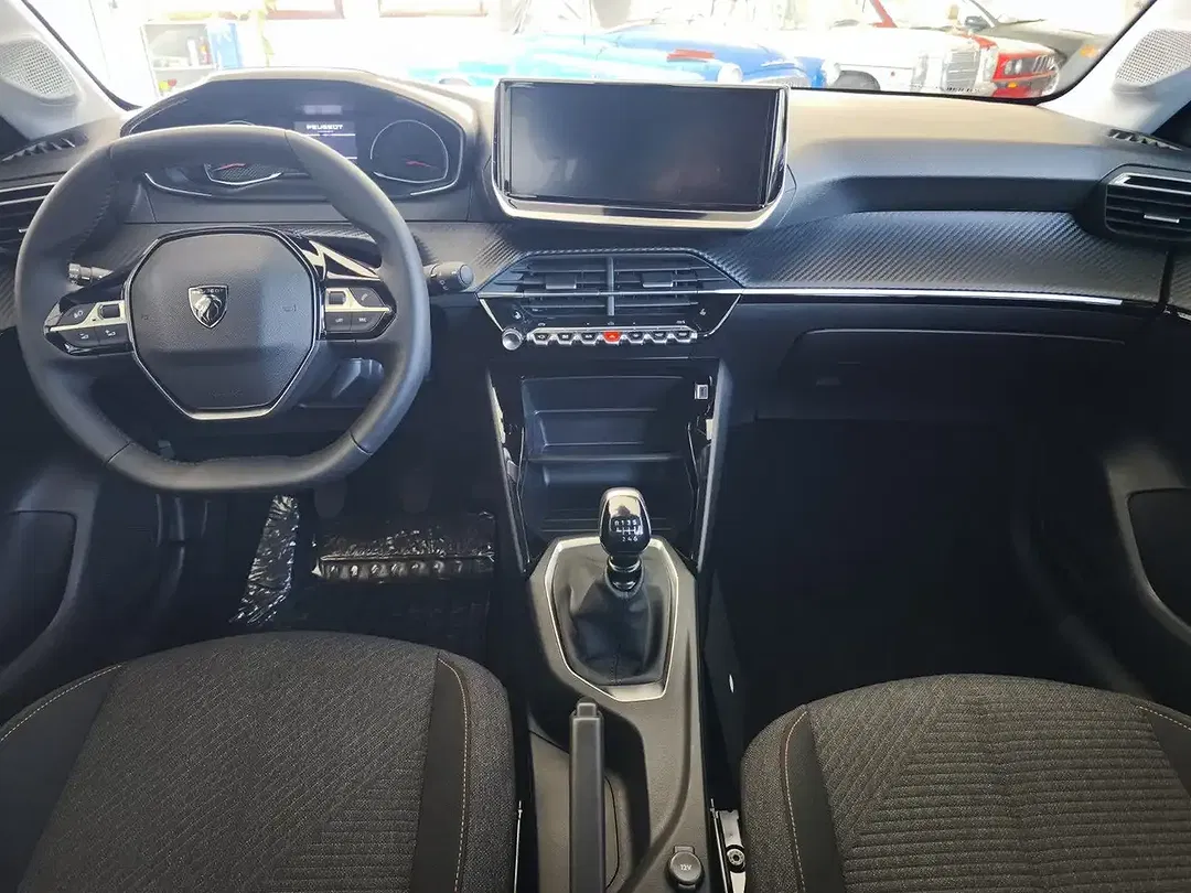 Peugeot 208 - Thumbnail 6