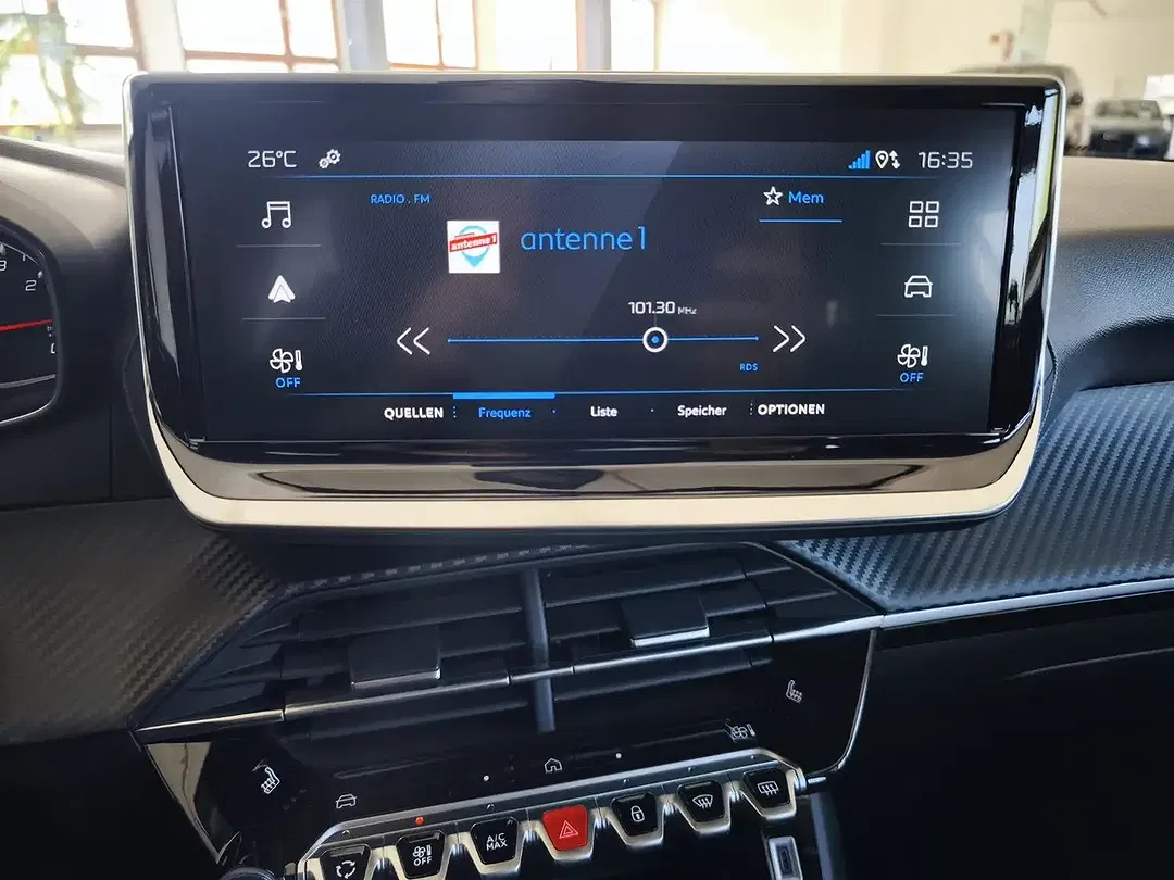 Peugeot 208 - Thumbnail 8