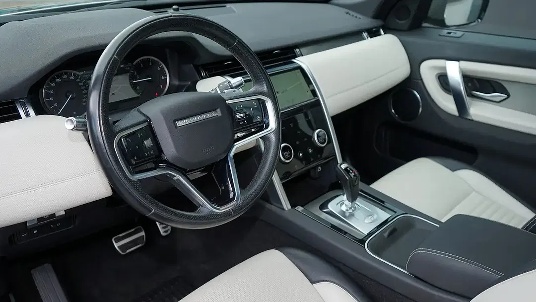 Land Rover Discovery Sport - Thumbnail 3