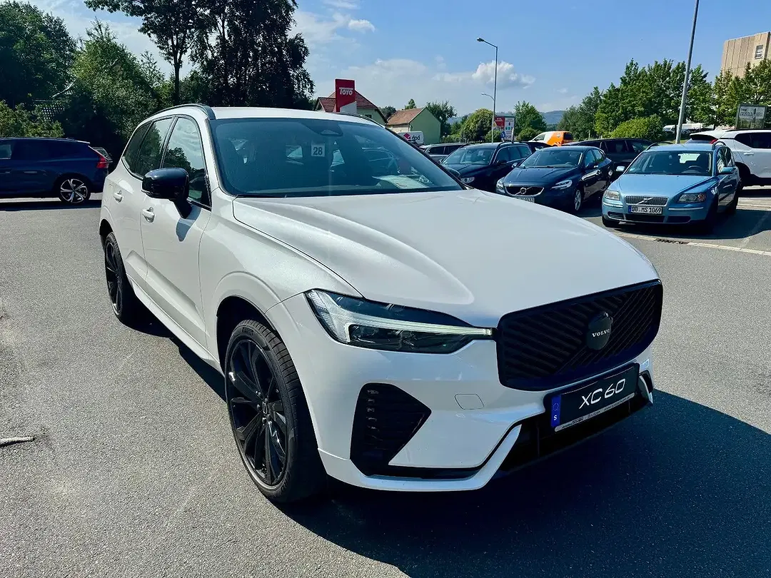 Volvo XC60 B5 AWD Plus Black Edition - foto 2