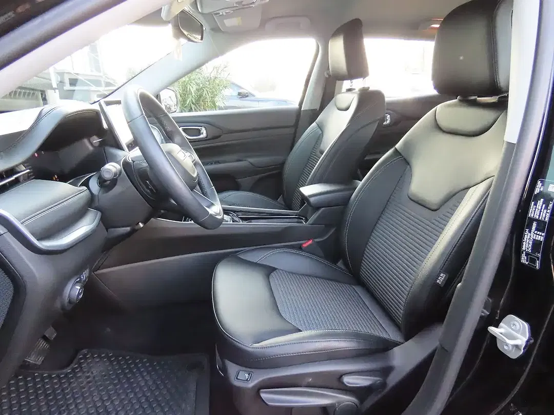 Jeep Compass - Thumbnail 12